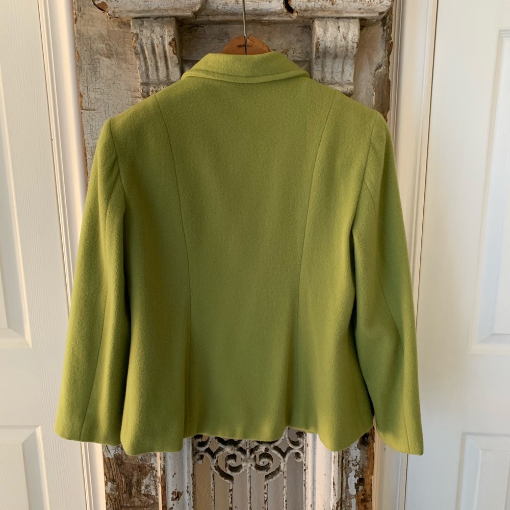 Finity Studio Green Jacket - Picture 2 of 8